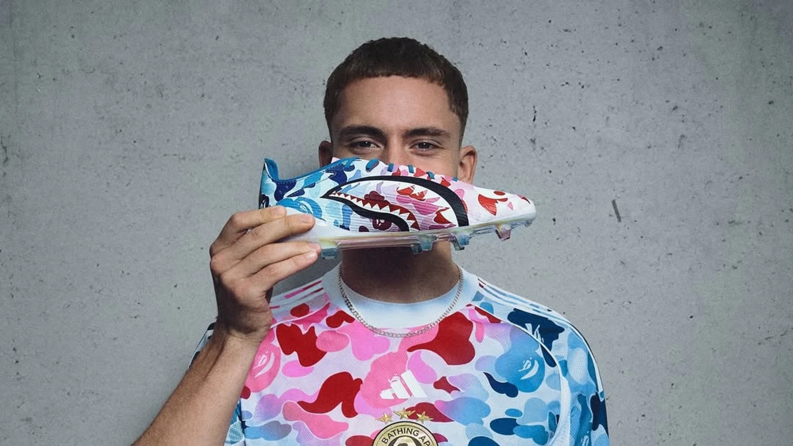 Adidas пен BAPE бірігіп таң қалдыратын бутсы шығарды
